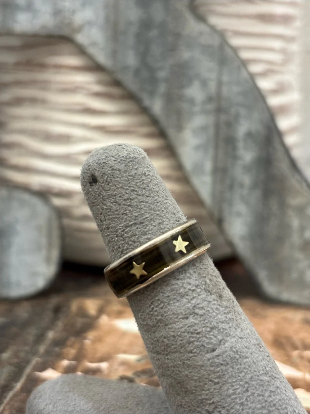 Mixed Metals Artisan Brass Stars on Black/Brown Resin Ring
